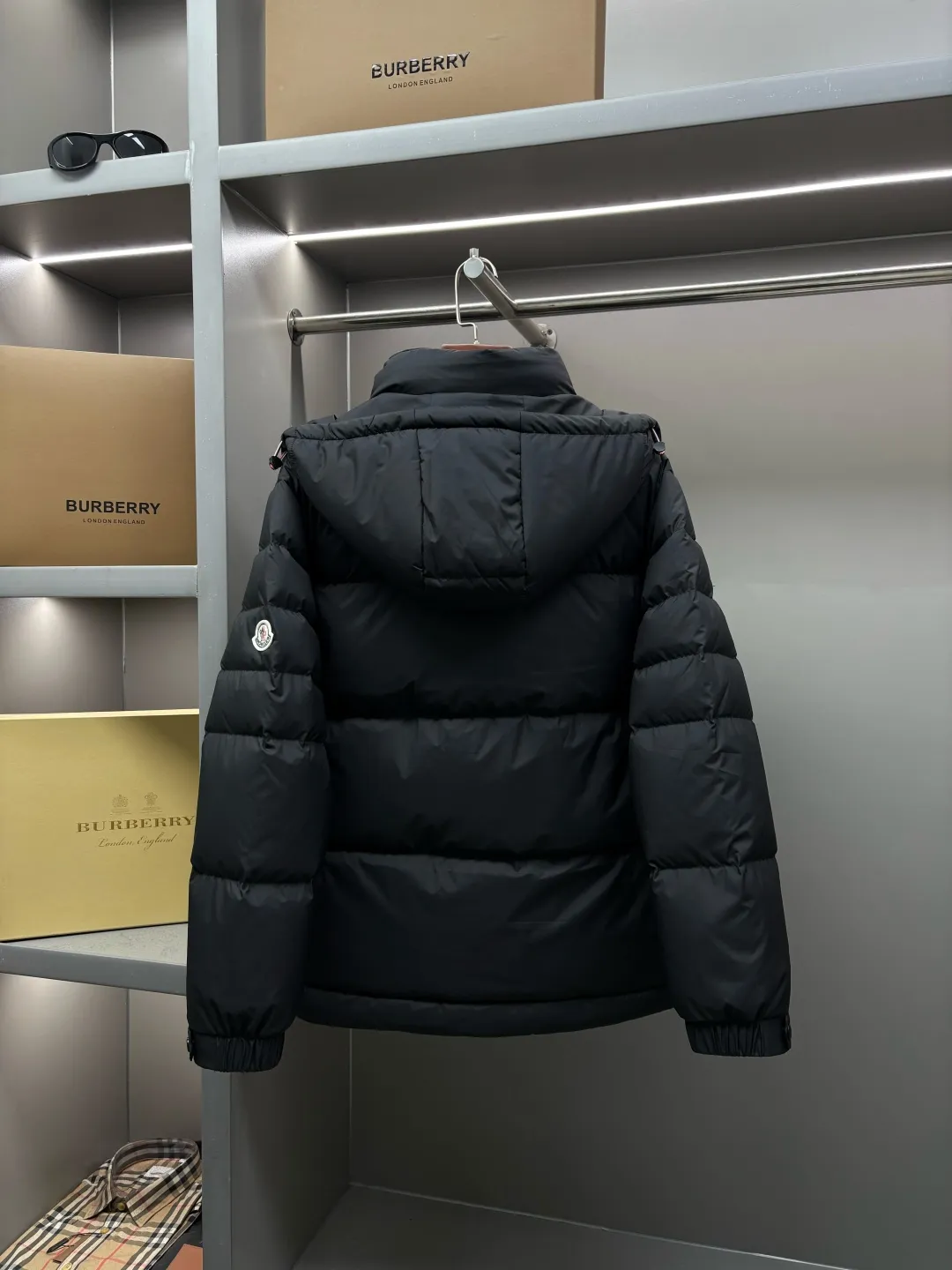 Moncler Classic Hot Sale Same Style In Stock 💥Premium Series， ， ， ， ， ， ， ， 。 ， ， ， ，DIST 90 ！ ！🔍 ： ， Red ， ， Moncler 。 Sizes：M-XXL ：Black Beige